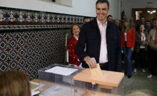 GRAF8582. MADRID, 28/05/2023.- El presidente del Gobierno, Pedro Sánchez, ejerce su derecho al voto en el colegio Nuestra Señora del Buen Consejo, este domingo, durante las elecciones locales municipales y autonómicas. EFE/ J.J. Guillén