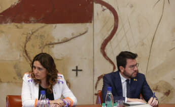 GRAFCAT9528. BARCELONA, 25/04/2023.- El presidente de la Generalitat, Pere Aragonès, y la consellera de Presidencia, Laura Vilagrà, durante la reunión semanal del gobierno catalán, que se celebra mientras el Parlament sigue pendiente de resolver la situación de Laura Borràs, presidenta suspendida de la cámara catalana. EFE/Toni Albir