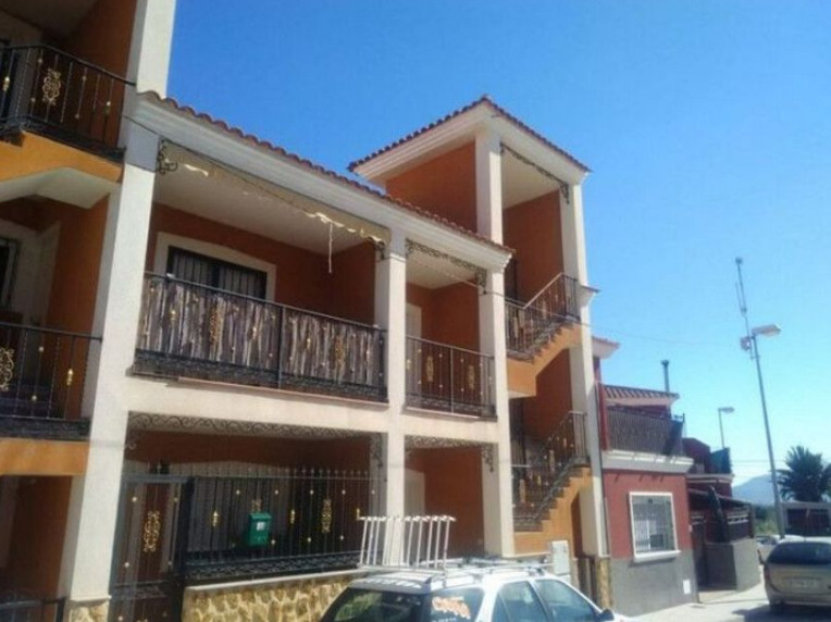 En Orihuela se vende un bajo por 34.000 euros. Foto: Idealista.