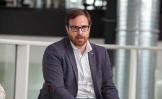 El número dos en la candidatura municipal de Valents, Albert Guivernau, participa en el debate de Economía Digital ‘Foro 28M. Un modelo económico para Barcelona’. Foto Juan Pedro Chuet-Missé.