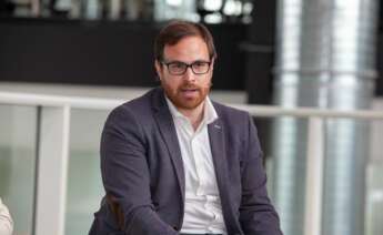 El número dos en la candidatura municipal de Valents, Albert Guivernau, participa en el debate de Economía Digital ‘Foro 28M. Un modelo económico para Barcelona’. Foto Juan Pedro Chuet-Missé.