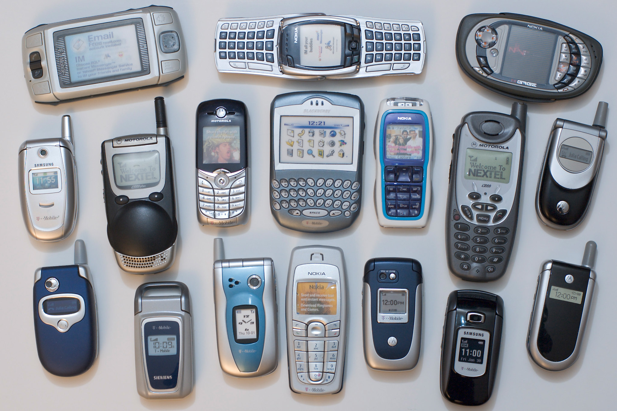 10 teléfonos móviles antiguos que puedes vender por miles de euros en la  actualidad - Los Replicantes