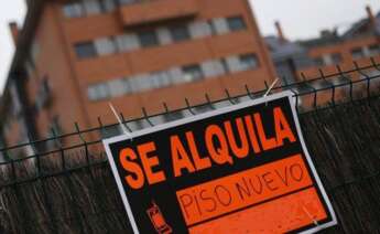 La Ley de la Vivienda prohíbe el pago en efectivo de las cuotas mensuales del alquiler de la vivienda. Foto: EFE.