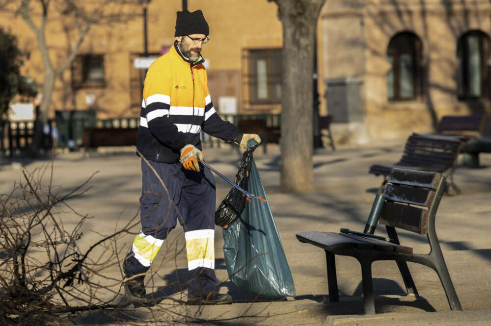 El Ministerio de Trabajo y Economía Social impulsa cambios normativos para proteger a los trabajos de las temperaturas extremas. EFE/Ángeles Visdómine