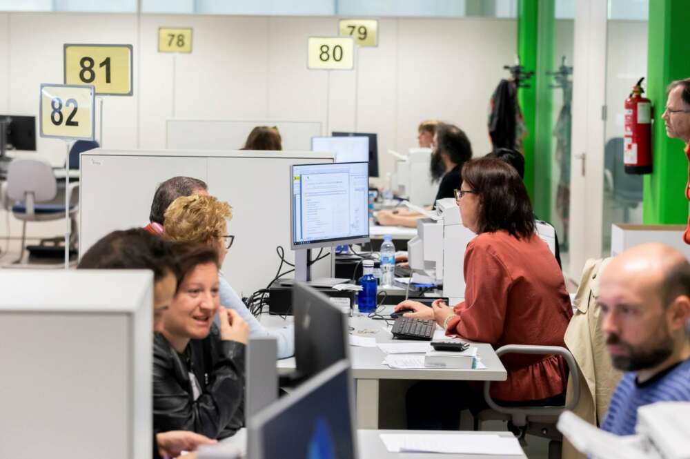 Para presentar la Declaración de la Renta de forma presencial habrá que esperar hasta el 1 de junio. Foto: EFE.