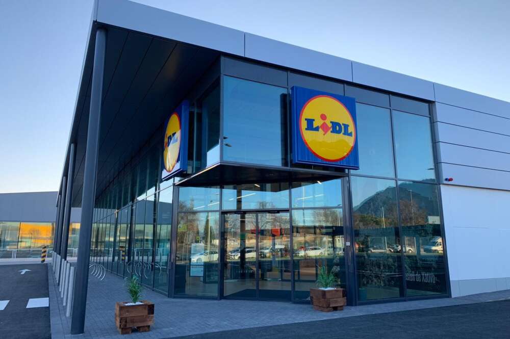 Fachada de una tienda de LIDL - supermercados