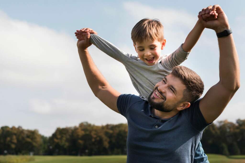 Hasta el 1 de enero de 2023, la cuota de autónomo se bonificaba por completo a los trabajadores de este tipo que fuesen padres y solicitasen el permiso de paternidad durante un periodo mínimo de un mes. Foto: Freepik.