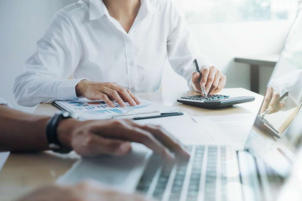 La empresa Law You aconseja reclamar ante la gestoría. Foto: ijeab - Freepik.
