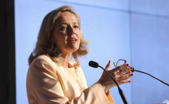 MADRID, 21/06/2023.- La vicepresidenta primera del Gobierno y ministra de Asuntos Económicos y Transformación Digital, Nadia Calviño, interviene durante la entrega del Premio Nacional a la Pyme del Año que organiza la Cámara de Comercio, este miércoles en Madrid. EFE/ Kiko Huesca