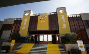 MADRID, 13/04/2023.- Vista del edificio donde este jueves Ferrovial celebra una junta de accionistas trascendental para su futuro, ya que de ella dependerá el traslado de su sede social de España a Países Bajos, donde debutará en bolsa como paso previo a hacerlo con su matriz en el mercado estadounidense. La compañía presidida por Rafael del Pino sigue con sus planes y atando los apoyos para sacar adelante una operación que, si nada se tuerce, la llevará a ser la primera empresa española que cotice con sus acciones ordinarias en un índice de la bolsa de Nueva York. EFE/ Javier Lizon