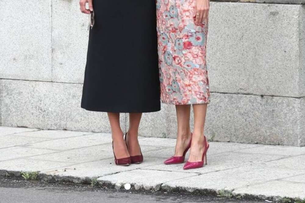 Las sandalias de la reina Letizia que no dejan de venderse en Carolina Herrera
