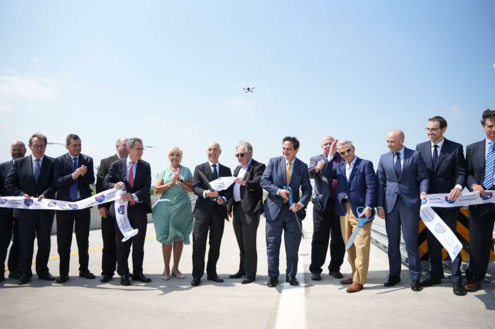 El presidente de Ferrovial, Rafael del Pino y el consejero delegado, Ignacio Madridejos inauguran el tercer tramo del proyecto NTE 35W en Fort Worth (Texas). Foto: Twitter @ferrovial