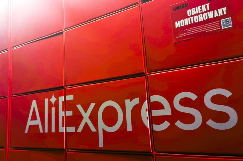 Un locker de Aliexpress en color rojo