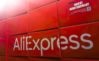 Un locker de Aliexpress en color rojo
