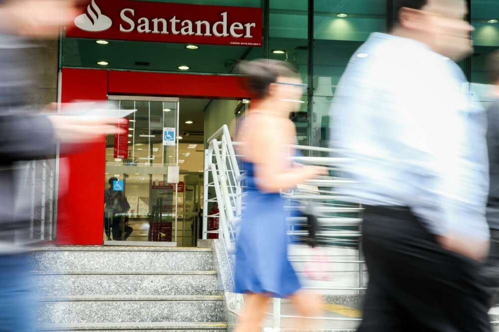 Banco Santander implementa cambios en los extractos de tarjetas de crédito. Foto Fernando Bizerra JR - EFE