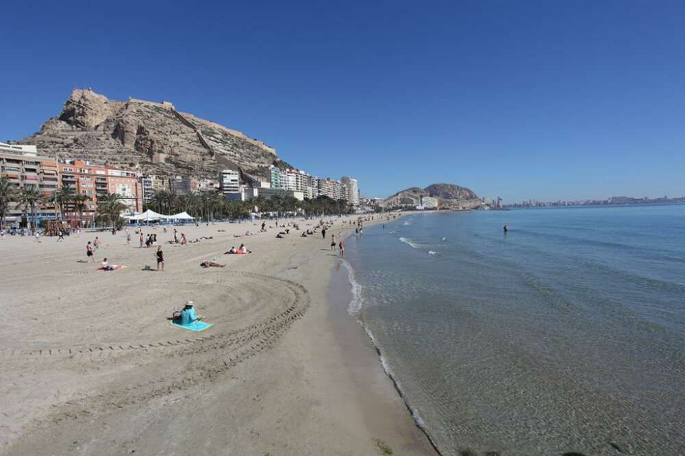 En el portal inmobiliario Idealista se alquilan distintas viviendas cerca de la playa por precios económicos. Foto: Ayuntamiento de Alicante.