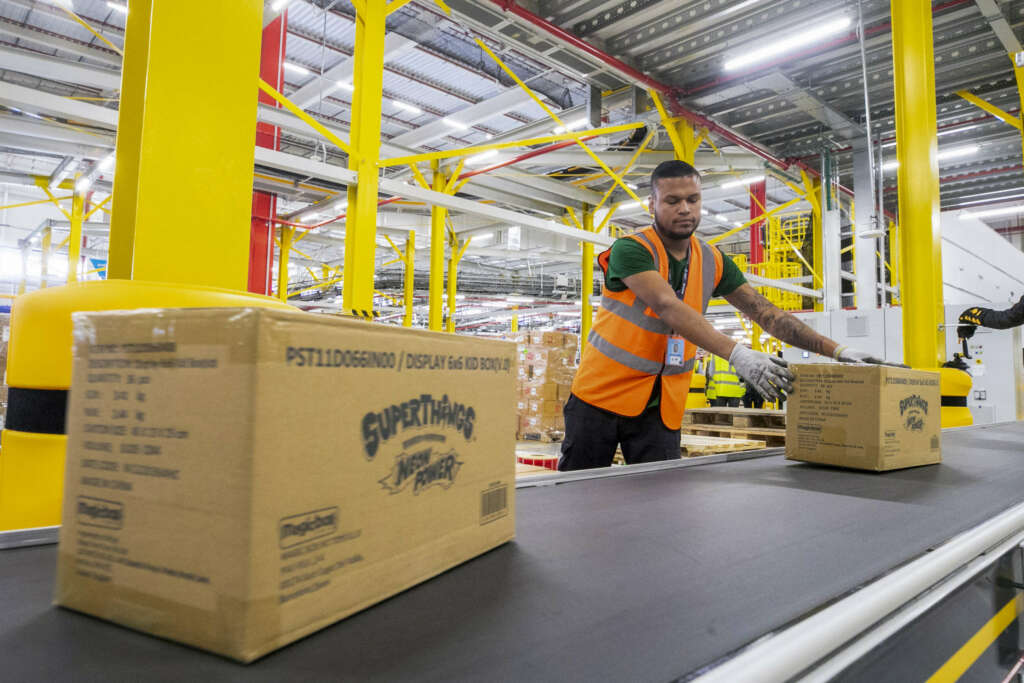 Centro de logística de Amazon.