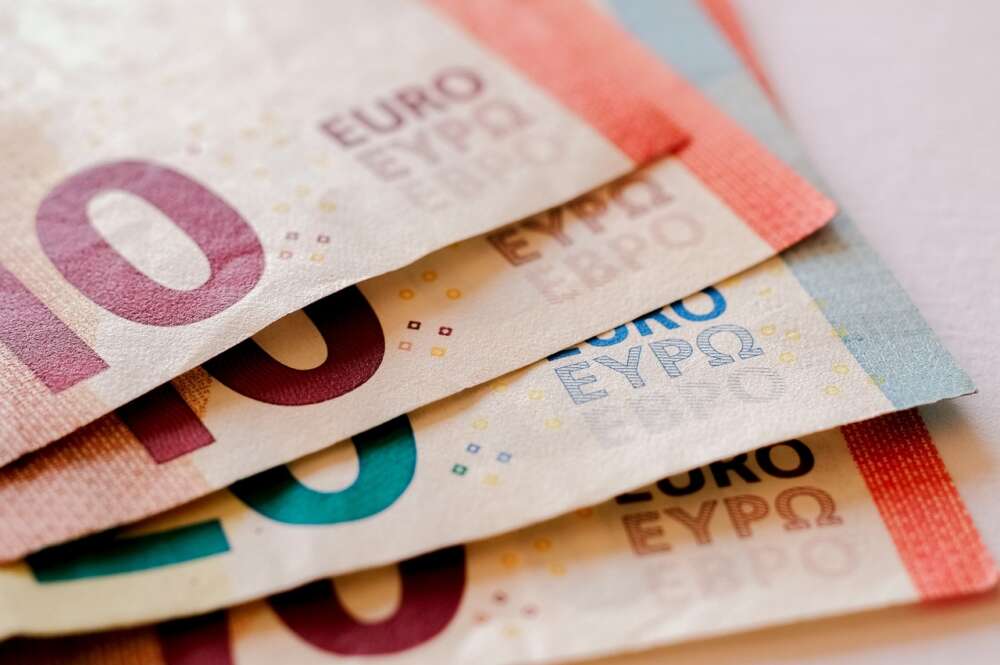 Si se ingresa una nómina de más de 700 euros puede descender hasta los 20 euros trimestrales. Foto: Pixabay.