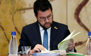 GRAFCAT1289. BARCELONA, 06/06/2023.- El presidente de la Generalitat, Pere Aragonés, este martes durante la reunión semanal del gobierno catalán, que se celebra mientras los los antiguos socios de coalición, ERC y JxCat, estudian un acuerdo programático para las elecciones generales del 23J. EFE/Enric Fontcuberta