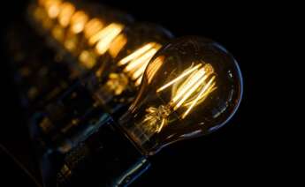 Cerca de 9 millones de consumidores están acogidos a la tarifa eléctrica regulada. Foto: Pixabay.