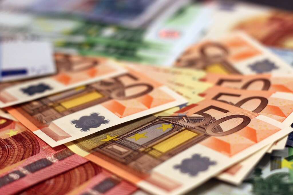 Si se superan los límites establecidos, es necesario declarar la cantidad. Foto: Pixabay.