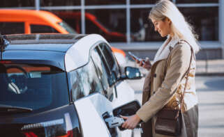 ¿Cuánto cuesta cargar un coche eléctrico en España? Aquí tienes todas las opciones. Foto: Envato