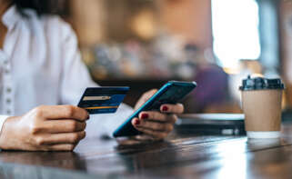 El dinero de una transferencia llega al siguiente día hábil. Foto: Jcomp - Freepik.