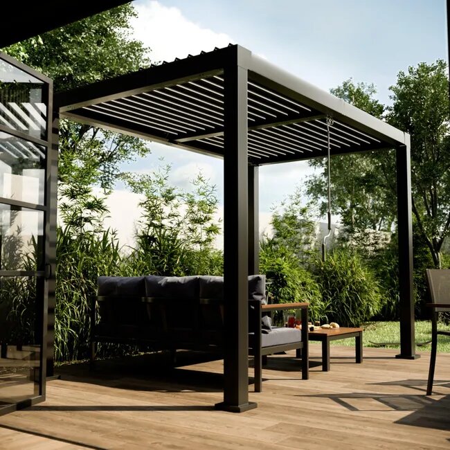 La pérgola de aluminio Clima Bio, disponible en la sección de toldos de Leroy Merlin