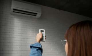 La elección del aparato de aire acondicionado es crucial para ahorrar en la factura de la luz. Foto: Freepik.