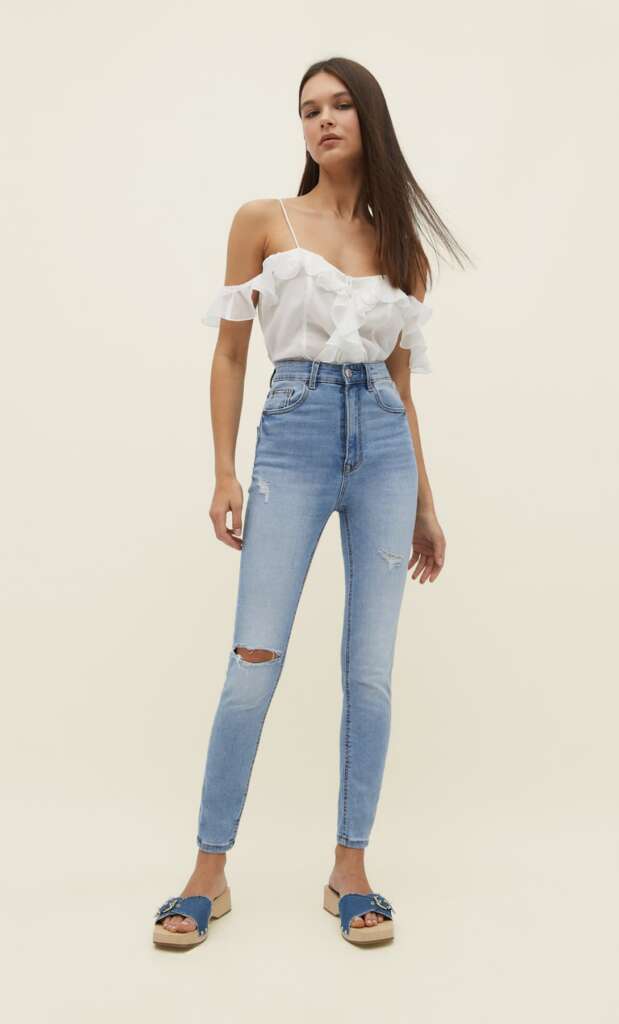 Stradivarius tiene los vaqueros perfectos para diario. Y ahora
