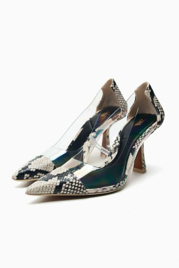Zapatos tacón de vinilo acabados en punta y con estampado animal print de Zara