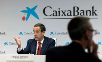 El consejero delegado de CaixaBank, Gonzalo Cortázar, da a conocer sus resultados financieros correspondientes al primer semestre del año. EFE/Biel Aliño