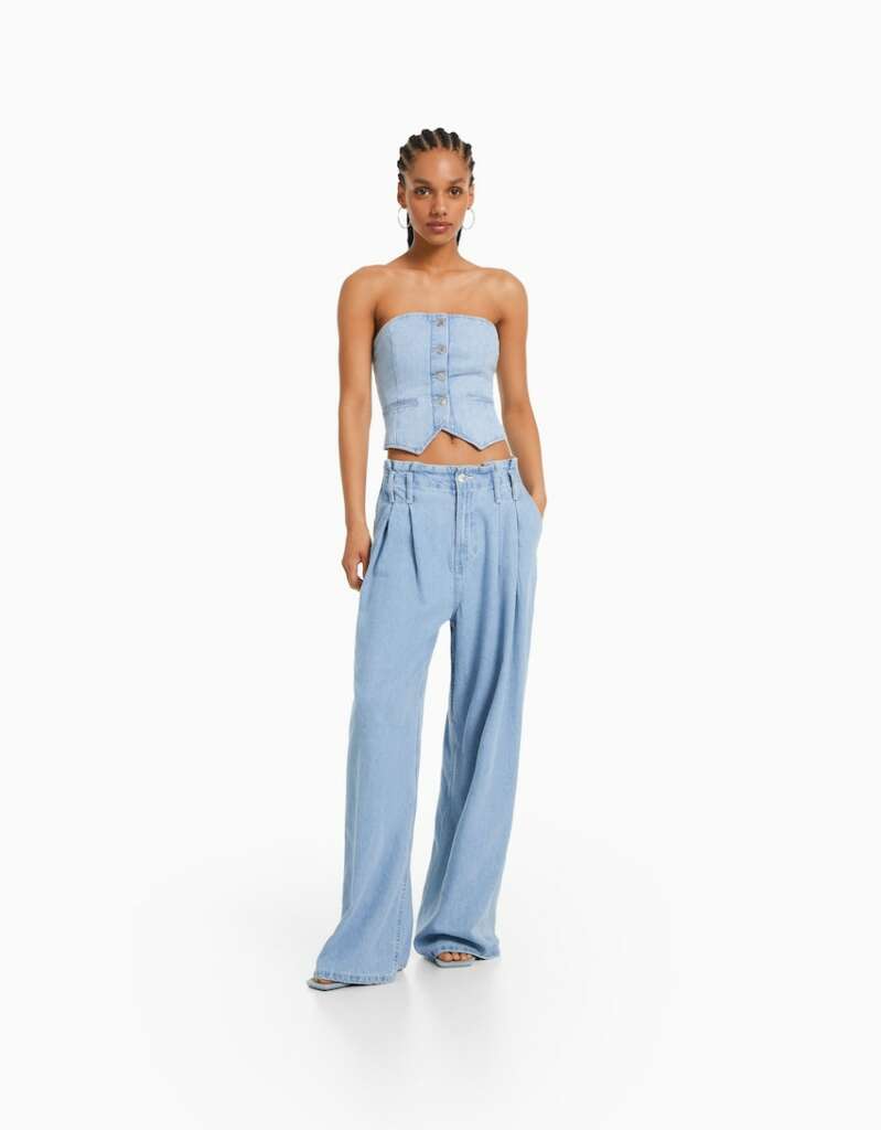 Jeans con pliegues de Bershka