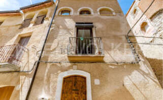 Casa de pueblo en venta en Fluvià. Foto: Idealista