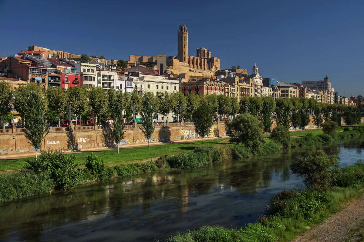 Lleida es la ciudad en la que la compra de una vivienda para alquilarla es más rentable. Foto: Freepik.