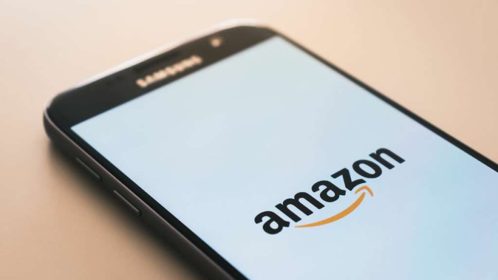Móvil con app de Amazon