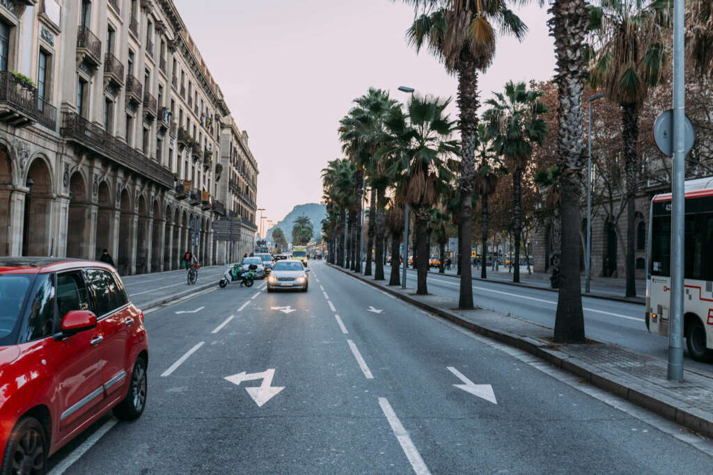 En la Barcelona el futuro de las Zonas de Bajas Emisiones se encuentra paralizado. Foto: Envato