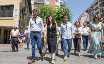 La presidenta de la Comunidad de Madrid y del PP autonómico, Isabel Díaz Ayuso, junto al presidente provincial, Borja Suárez. EFE/Paco Santamaría