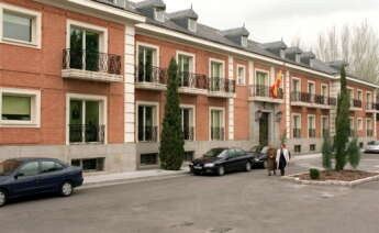 El complejo residencial del presidente del Gobierno de España se destaca como una propiedad de alto valor, sin tener en cuenta su significado histórico y cultural. Foto: Envato
