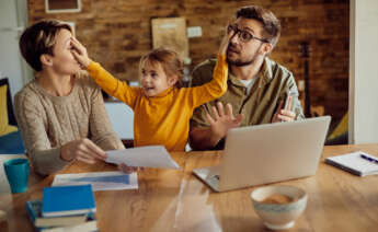 Los menores de edad no pueden heredar las deudas de sus padres. Imagen: Freepik.