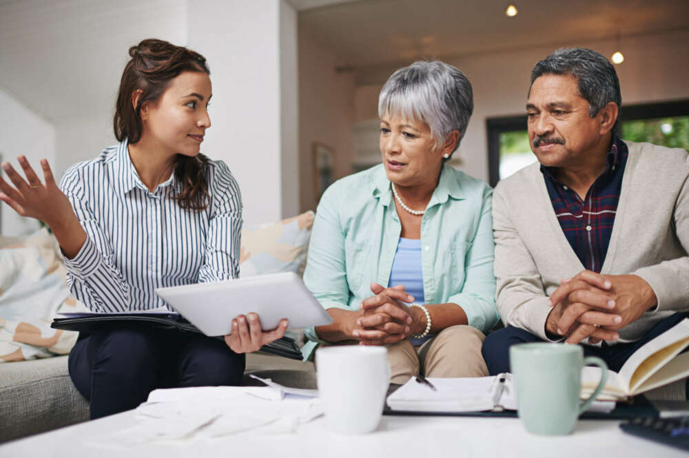 Nuevas medidas fiscales benefician a los ahorradores: ¡Reducción del IRPF en planes de pensiones ampliada! Foto: Envato