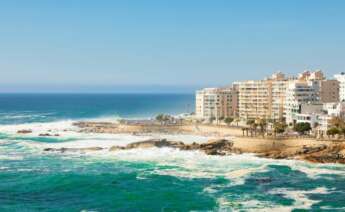 Tener una casa en la playa es un sueño para los amantes del verano y el mar. Imagen: Freepik.