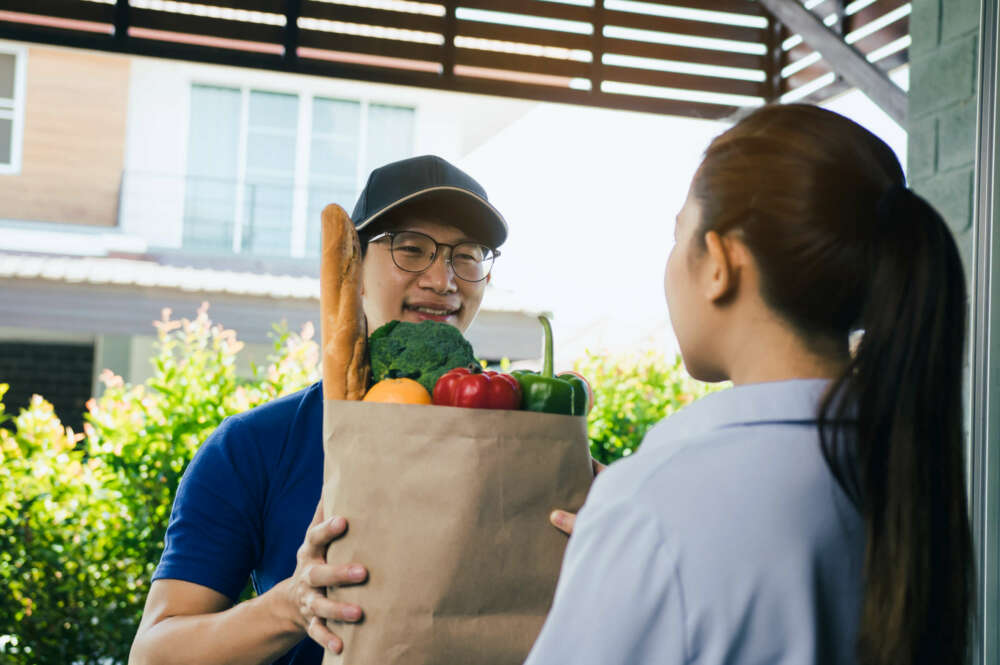 Mercadona sorprende a sus clientes con un cambio en el precio de su servicio a domicilio después de 20 años. Foto: Envato