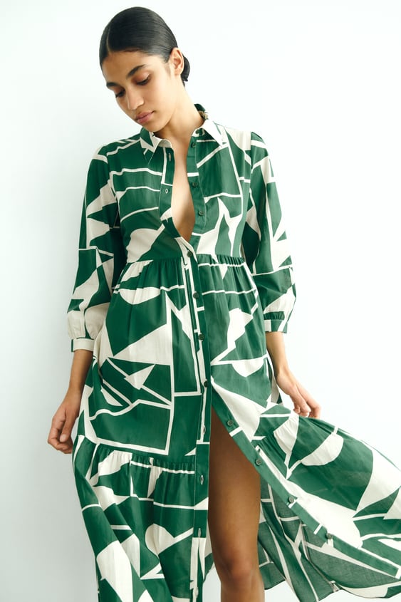 Vestido blanco y verde de Zara. 