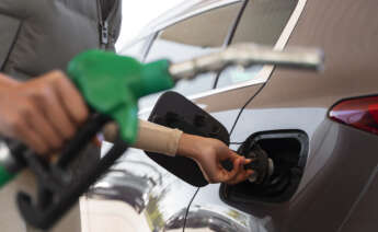 La gasolina vuelve a subir este verano. Imagen: Freepik.