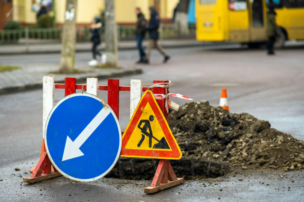 La DGT ha puesto en marcha una iniciativa para instalar radares en las zonas de obras con el objetivo de mejorar la seguridad vial. Foto: Envato