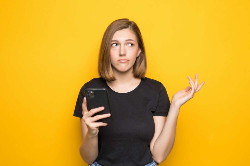 El móvil es uno de los que más averías sufren, según la OCU. Foto: Freepik.