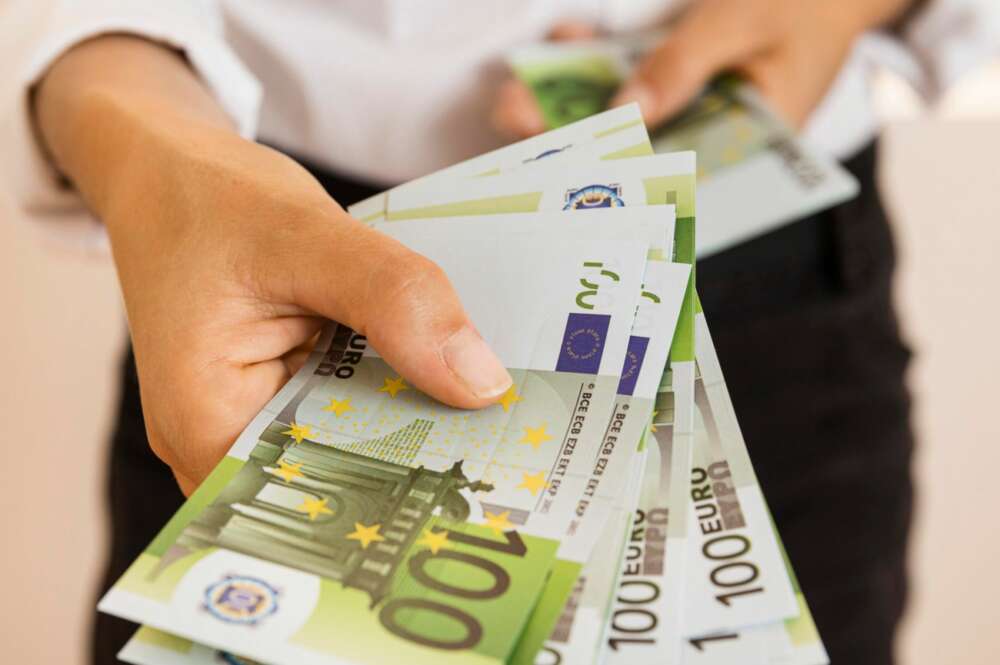 El mínimo IRPF con el salario mínimo.Freepik.