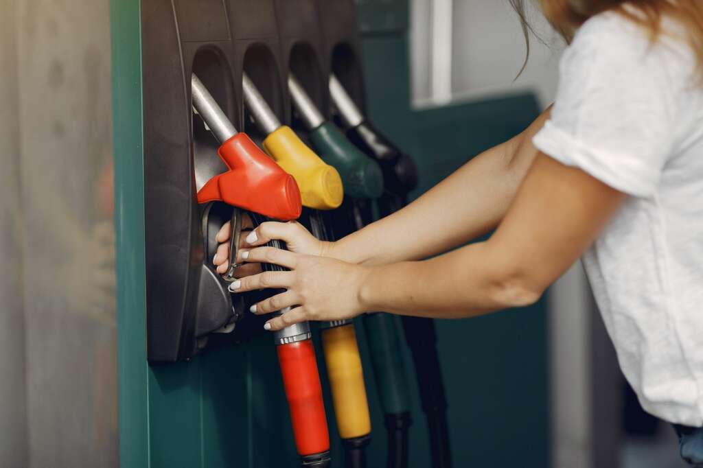 La A7 presenta los precios más elevados de gasolina del conjunto de vías analizadas por la OCU. Foto: Freepik.