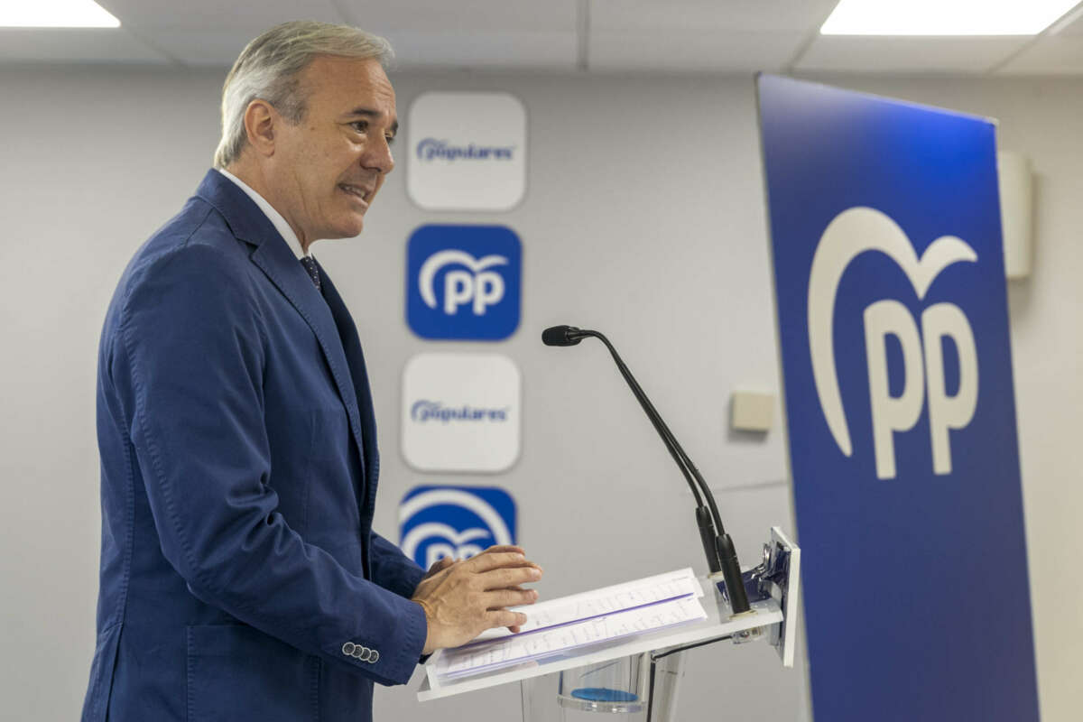 ZARAGOZA. 25/07/23.- El líder del PP aragonés, Jorge Azcón durante una rueda de prensa celebrada este martes en Zaragoza en la que ha asegurado retomará sus contactos con los partidos que se han abierto a facilitar la gobernabilidad de Aragón -Vox, Teruel Existe y el PAR- de cara a su investidura como presidente de la Comunidad. EFE/Javier Cebollada